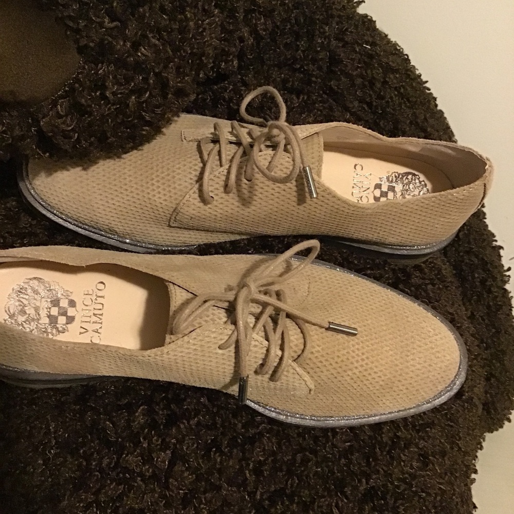 New , VINCE CAMUTO, size 7 medium, leather upper, glitter sole edges, beautiful